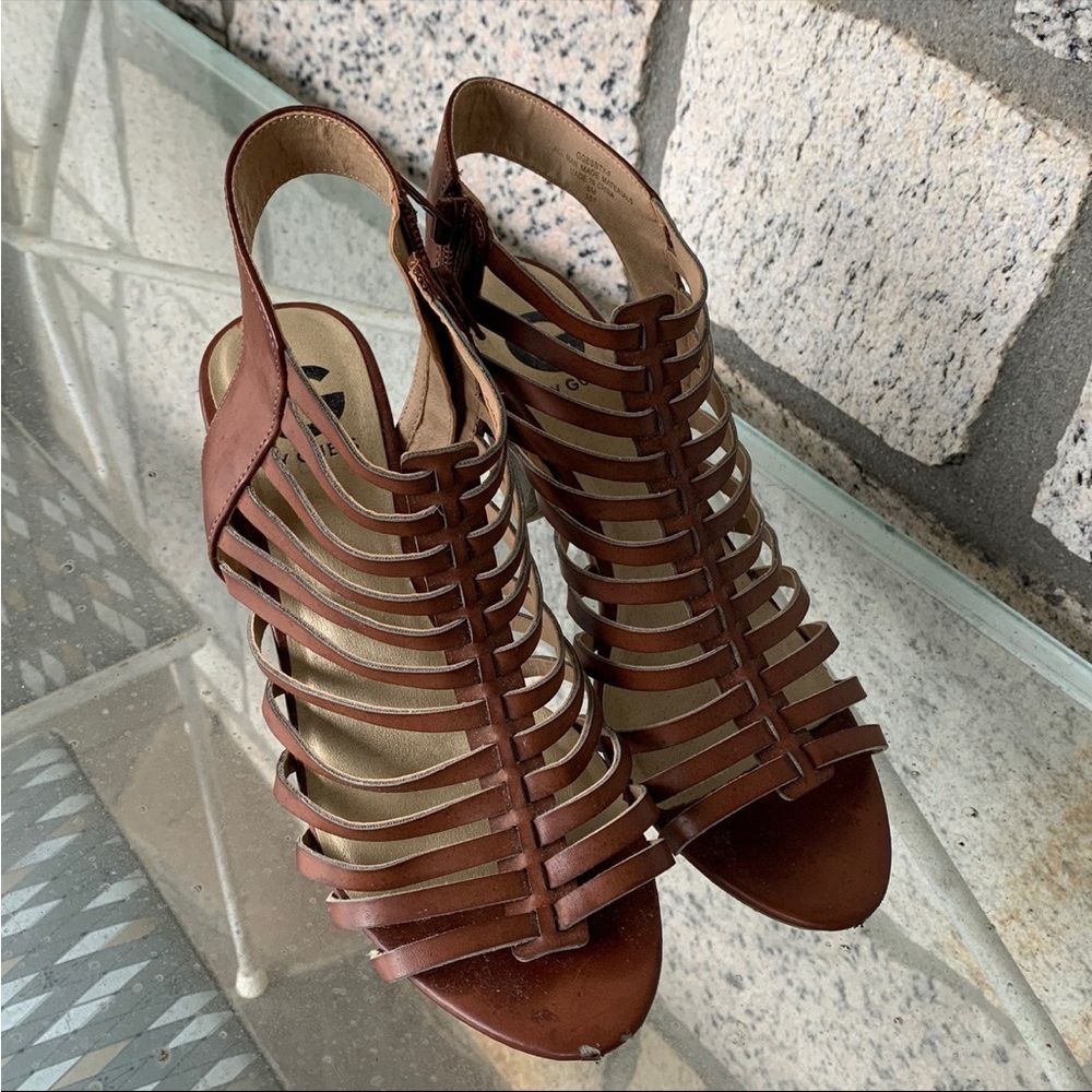 Guess cone 3" heel strappy lattice cage gladiator vegan sandals 8